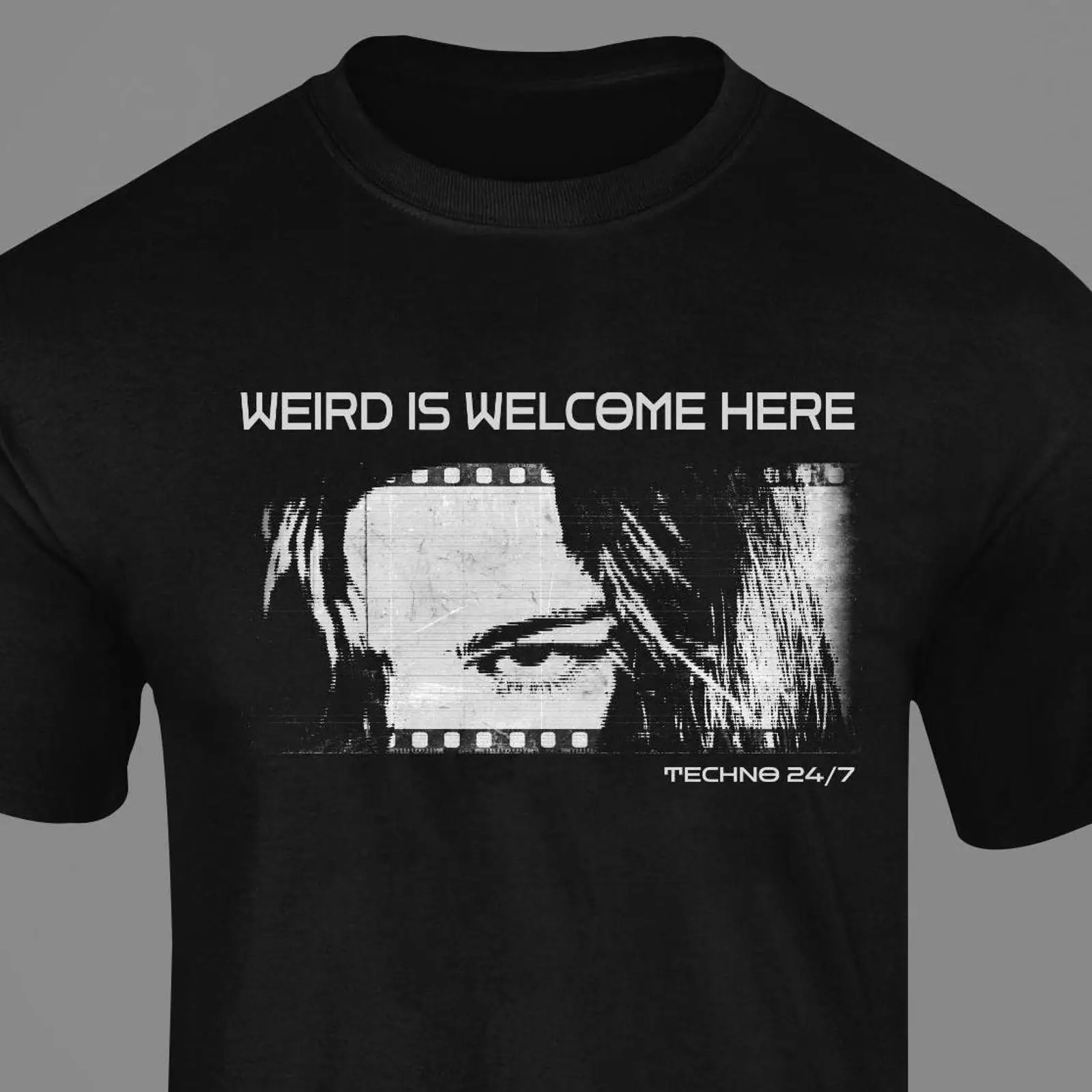 Футболка «Weird is Welcome Her – обзор и цена Vintage Fashion Berlin